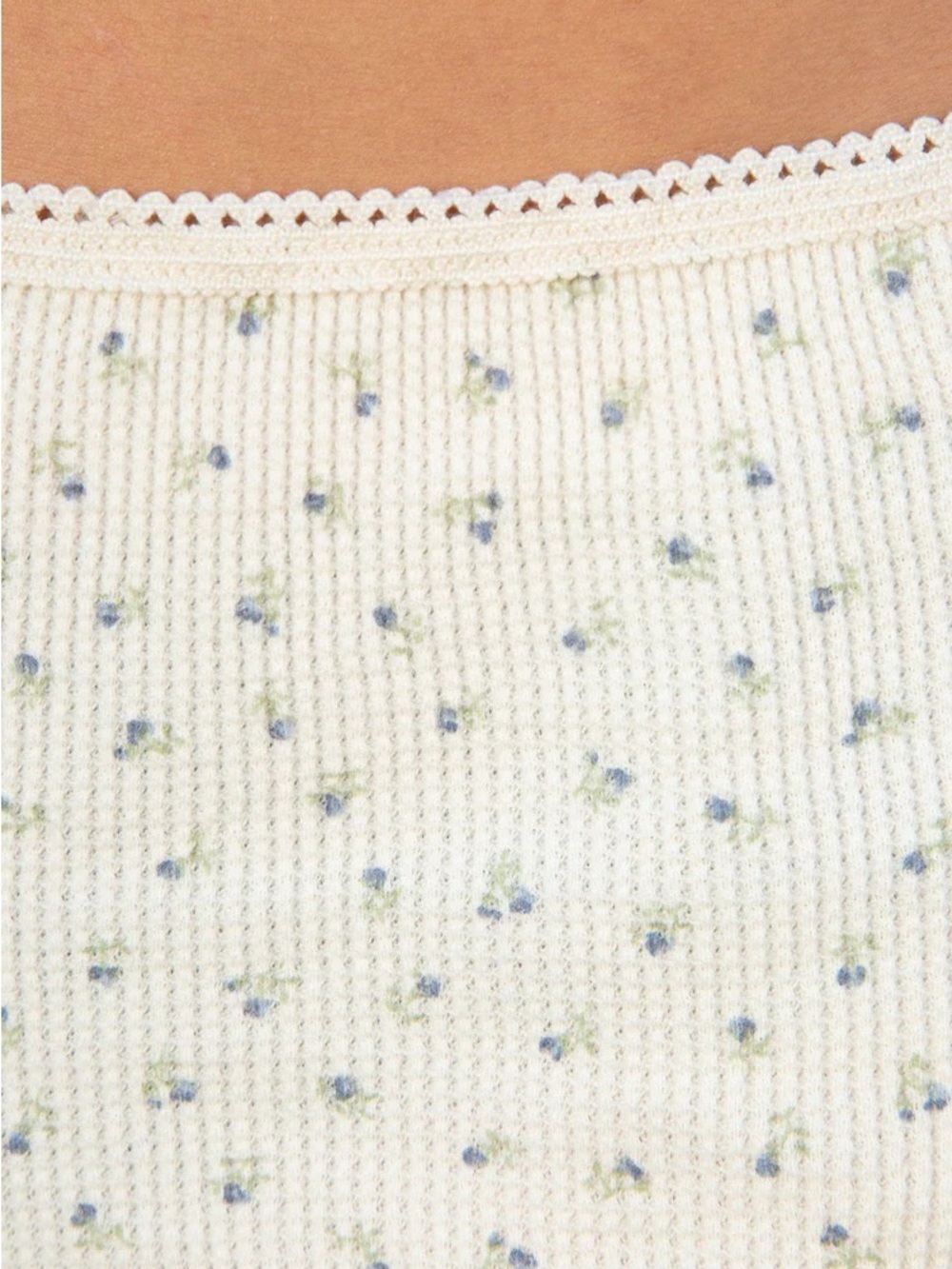 BRANDY MELVILLE EMERY FLORAL THERMAL LACE SWEATSHORTS IN BLUE GREEN FLORAL - Picture 7 of 7